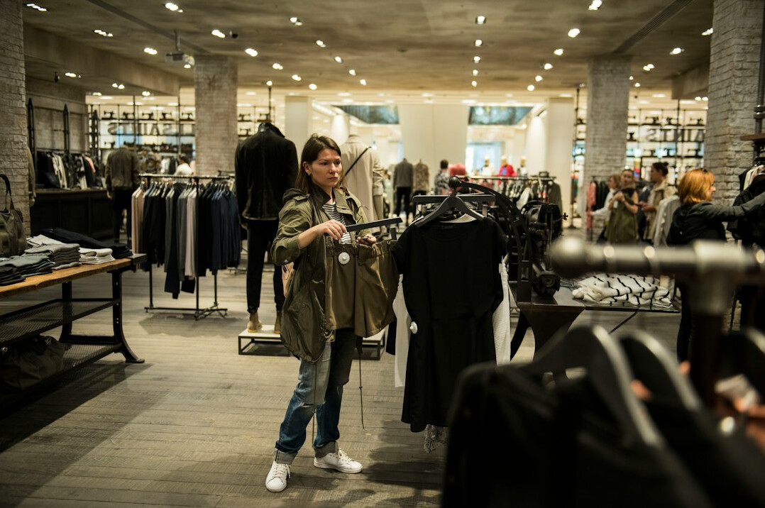store detective watching shopper